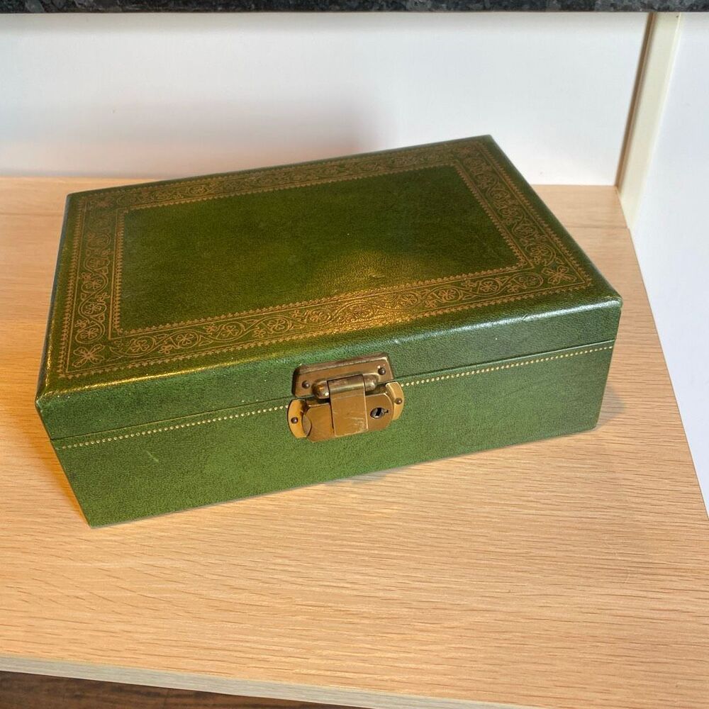 Vintage Jewelry Vanity Dresser Faux Leather Green Jewelry Box with Yellow Lining